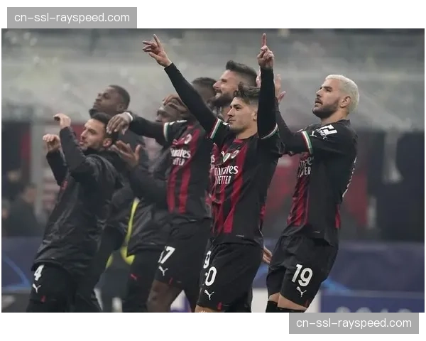 现场：AC米兰右路迪亚斯45分钟内完成7次成功传中，创个人赛季新高