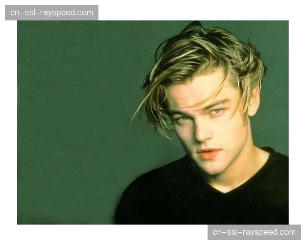 全美直播镜头捕捉到影星莱昂纳多·迪卡普里奥在场边观战 全美直播镜头捕捉到影星莱昂纳多·迪卡普里奥在场边观战